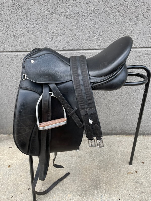 Jessica Trainers Dressage Saddle 17in